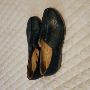 Clarks Women's Everlay Dairyn Blue Slip-On Loafer Size 6 1/2